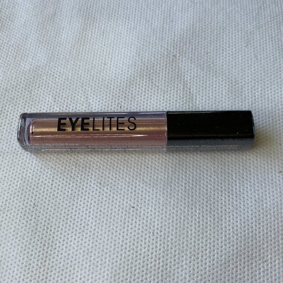 ModelCo Eyelites in St Barts and Instant Radiance Concealer - Picture 4 of 7